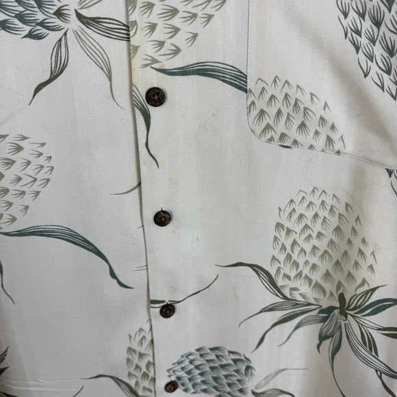 Tommy Bahama Mens Large 100% Silk Off White Pineapple Print Camp Shirt STAINED - Picture 3 of 7